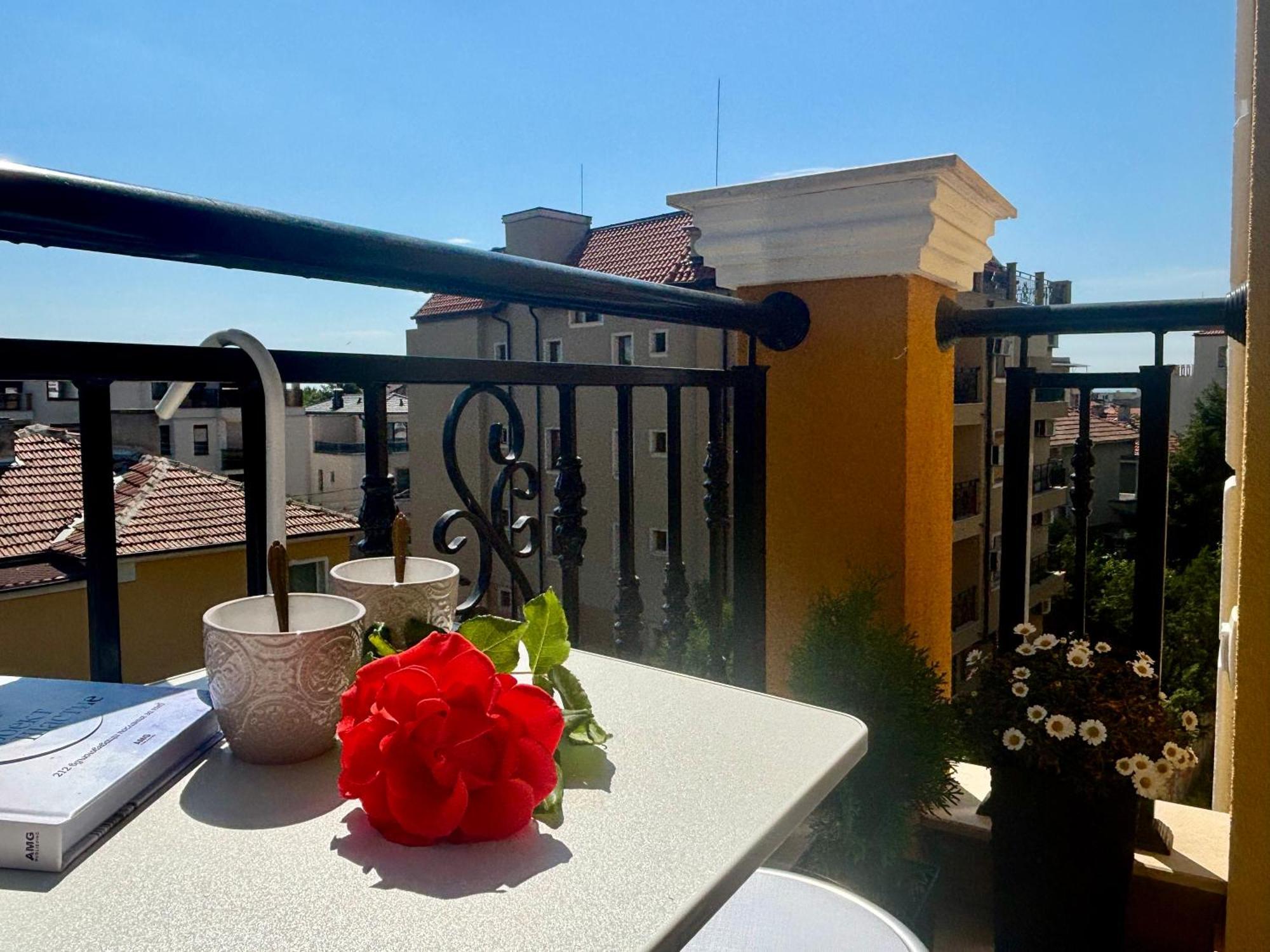 Triumph Apartment Burgas Bagian luar foto